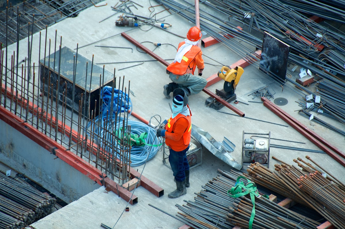 Installer ou rénover les toitures des bâtiments industriels et commerciaux